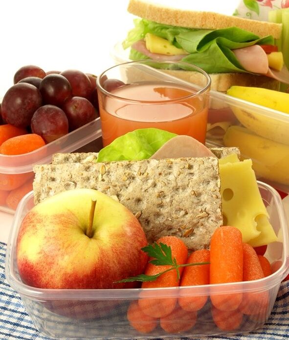 Žalias daržoves ir vaisius galima vartoti kaip užkandį laikantis „3 lentelės dietos. 